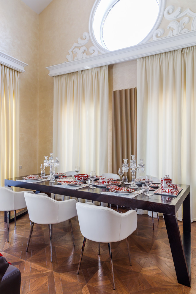 Дом с круглым окном