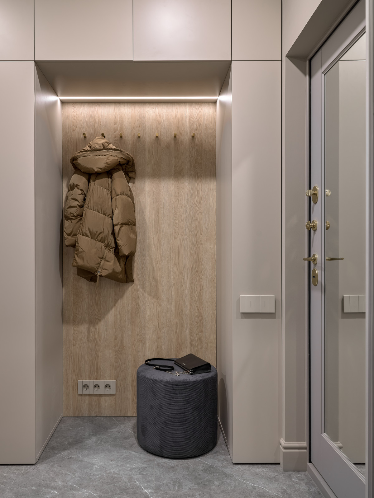 Стильный монохром - трехкомнатная квартира