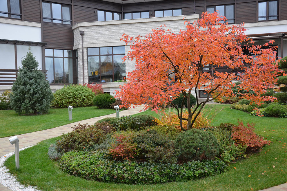 Современный сад в КП "Бенелюкс" вилла 1