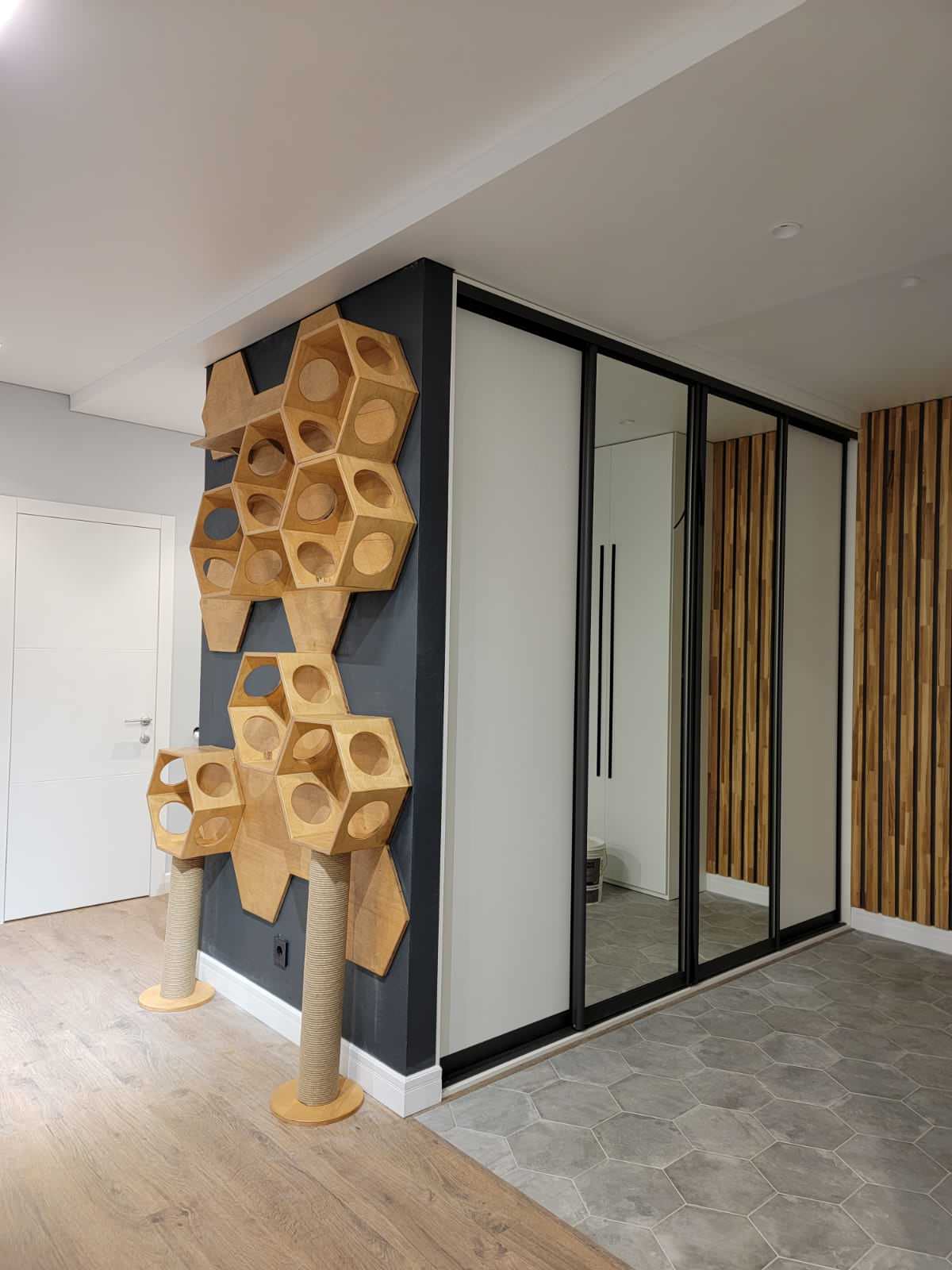 Квартира для молодой пары и их котиков