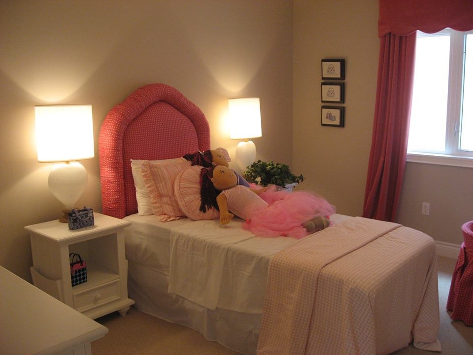 Комната для девочки в малометражке.