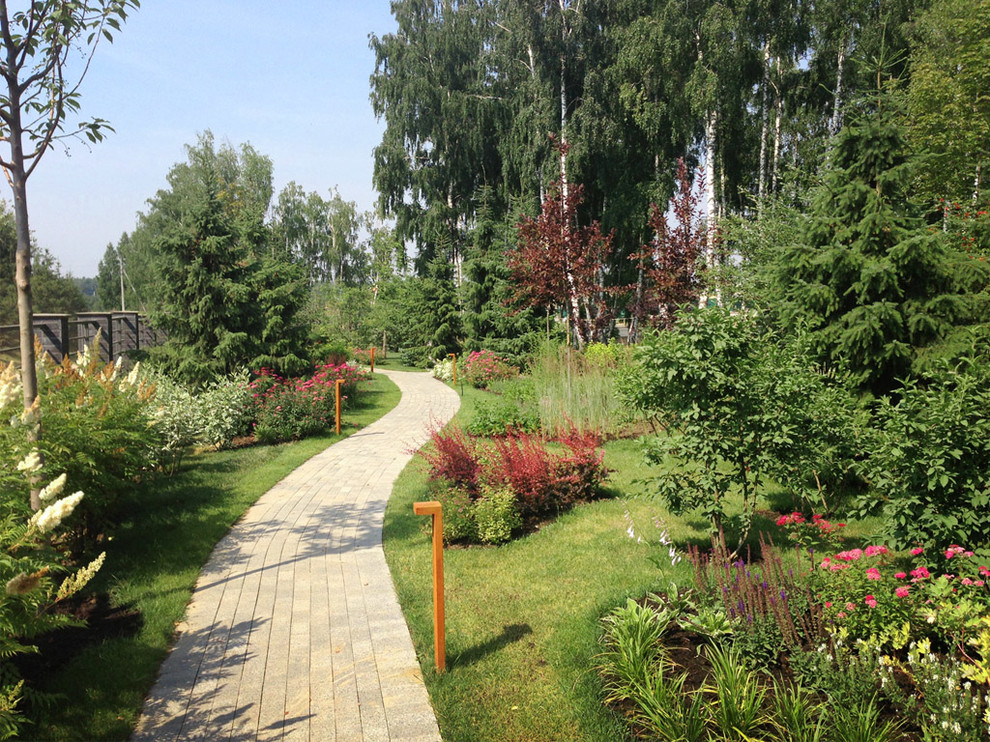 Прогулочная дорожка по периметру участка