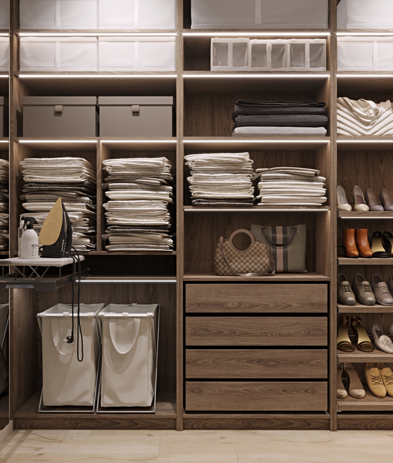 Большая гардеробная-кладовка