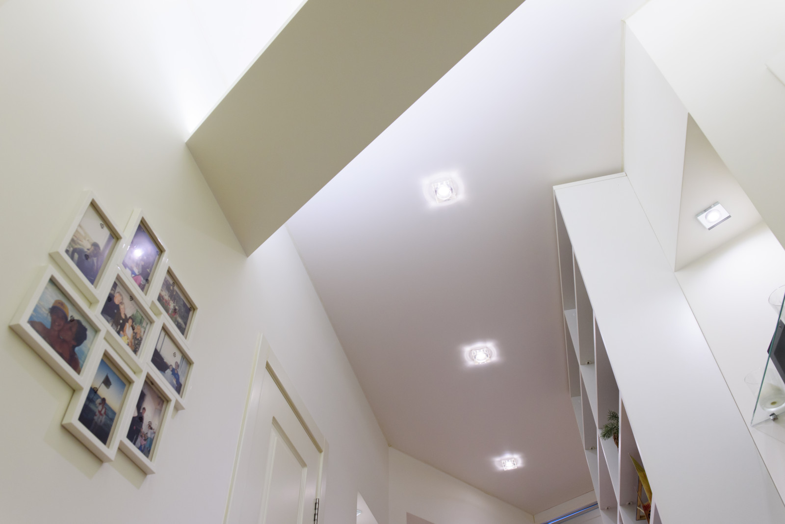 Фрагмент потолка в холле