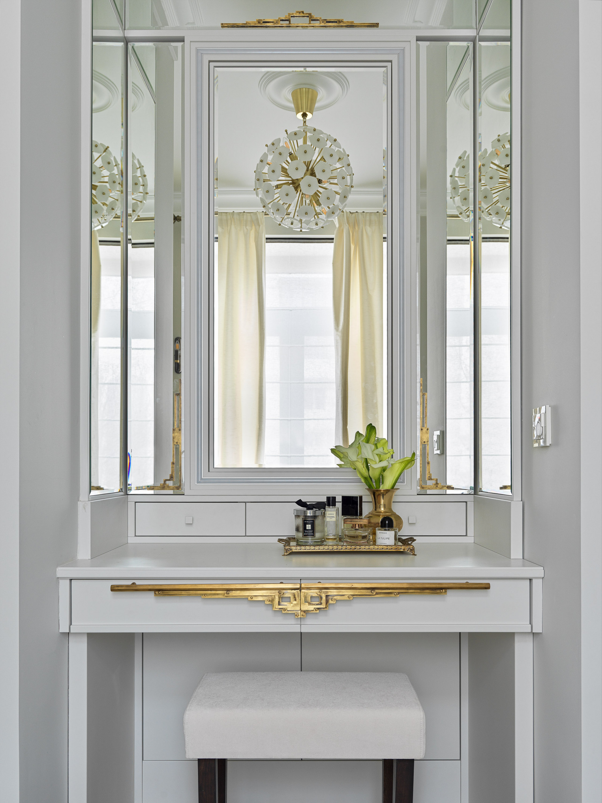 Houzz тур: Нежная классика для семьи с тремя дочерьми
