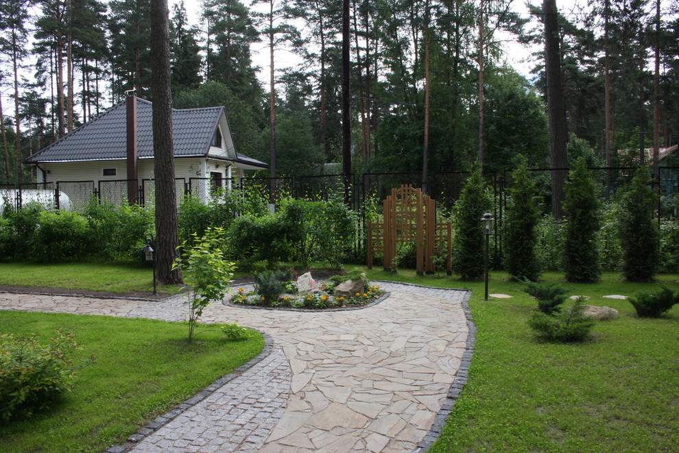 Реализация ландшафтного проекта в сосновом лесу