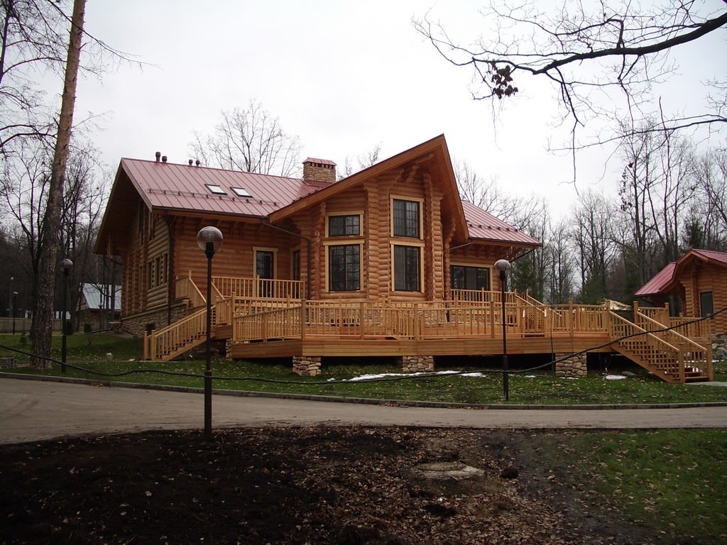 Гостевой дом. Калиброванное бревно. Канадская рубка. Диаметр 35-45 см.