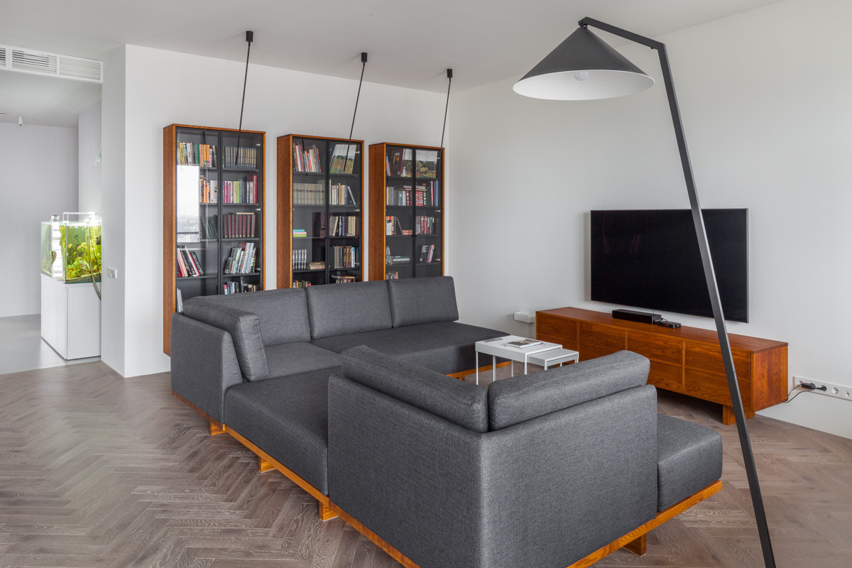 PRS Apartment. Монохромный интерьер «с лестницей в небо»