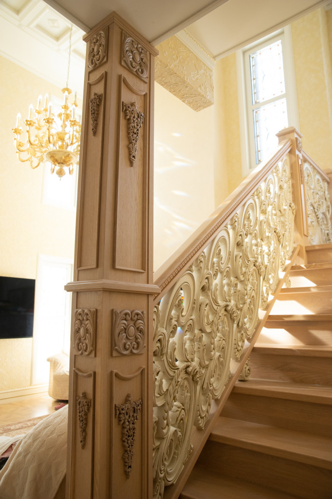 Проект 4 - Лестница из дуба с резным деревянным ограждением