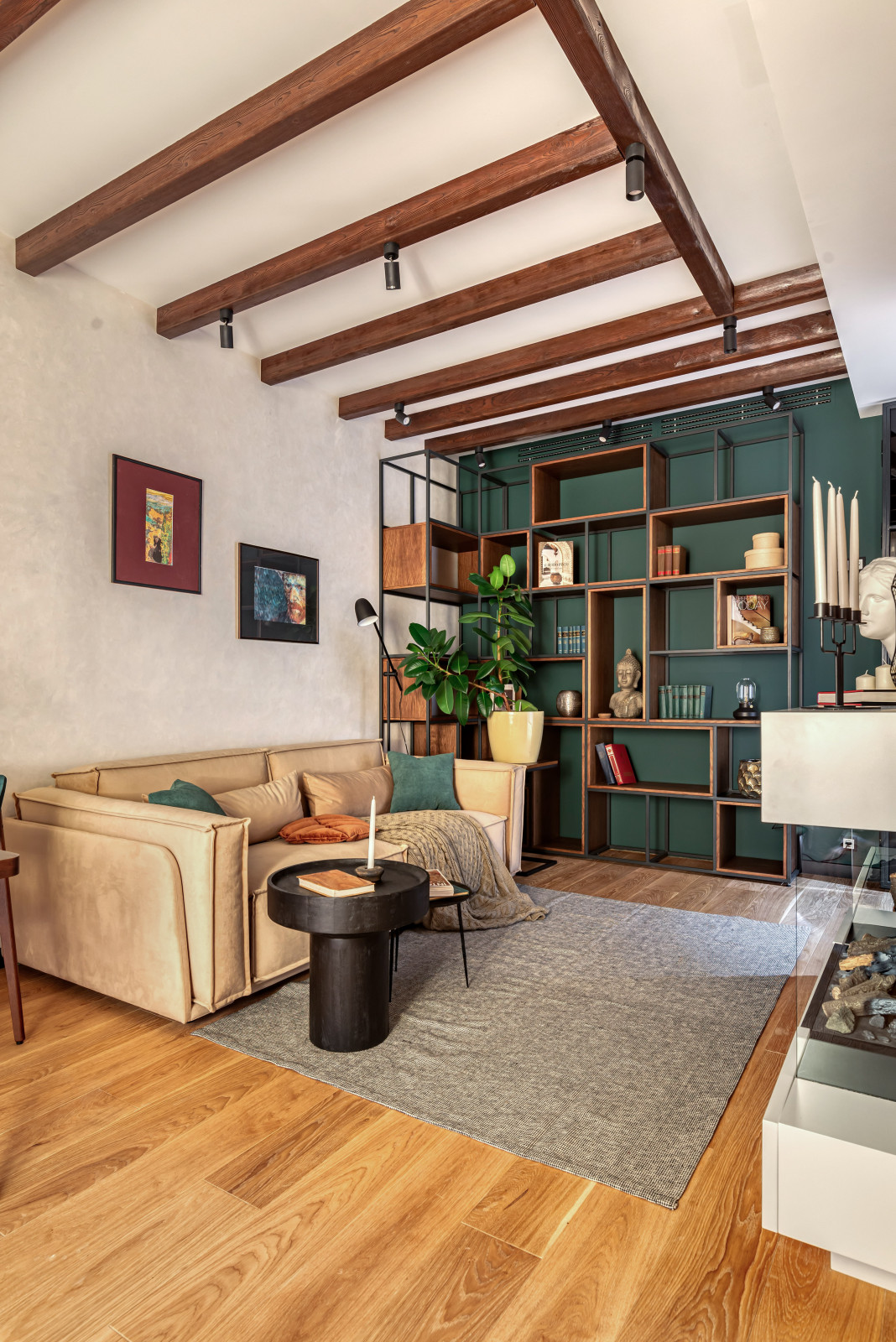 Трехкомнатная квартира в центре Москвы