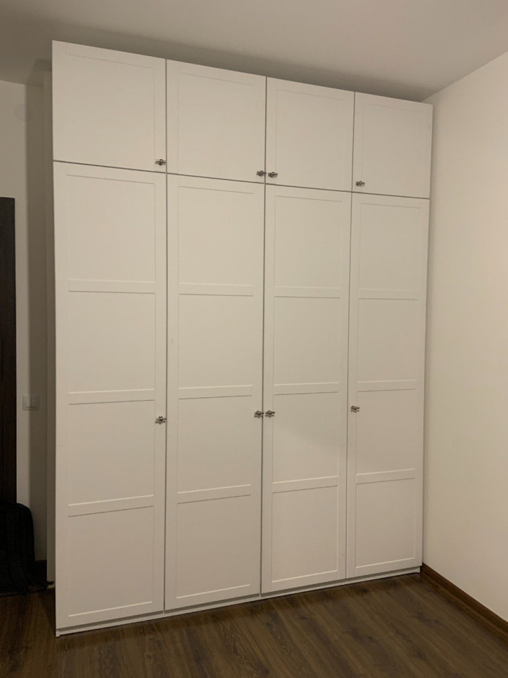 Распашные шкафы