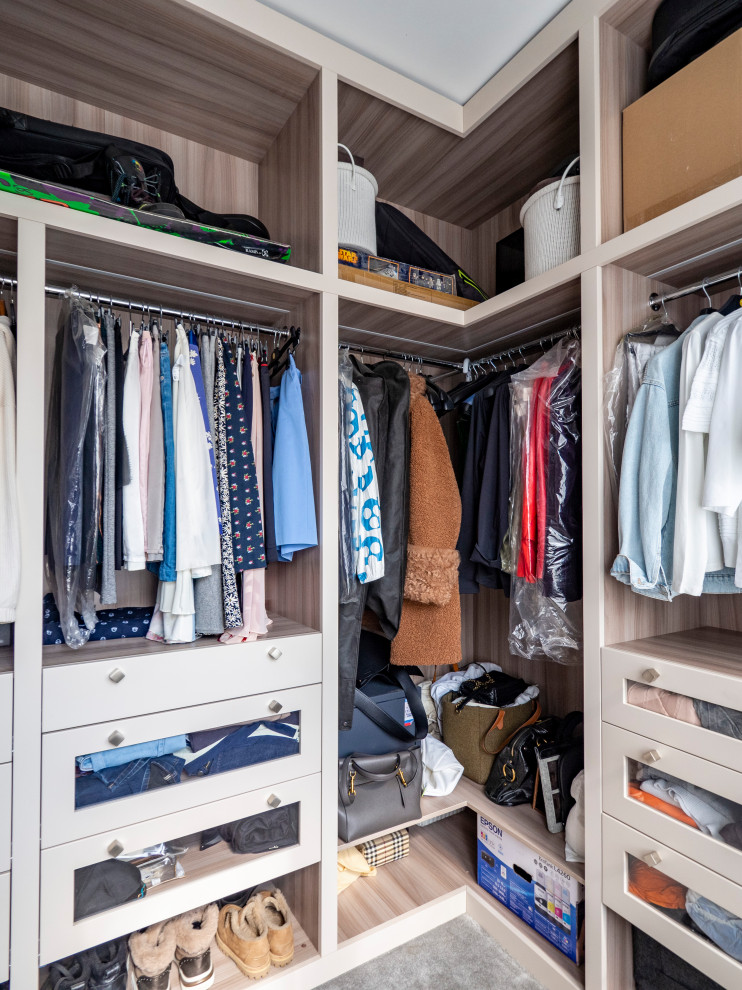 Функциональная гардеробная в современном стиле