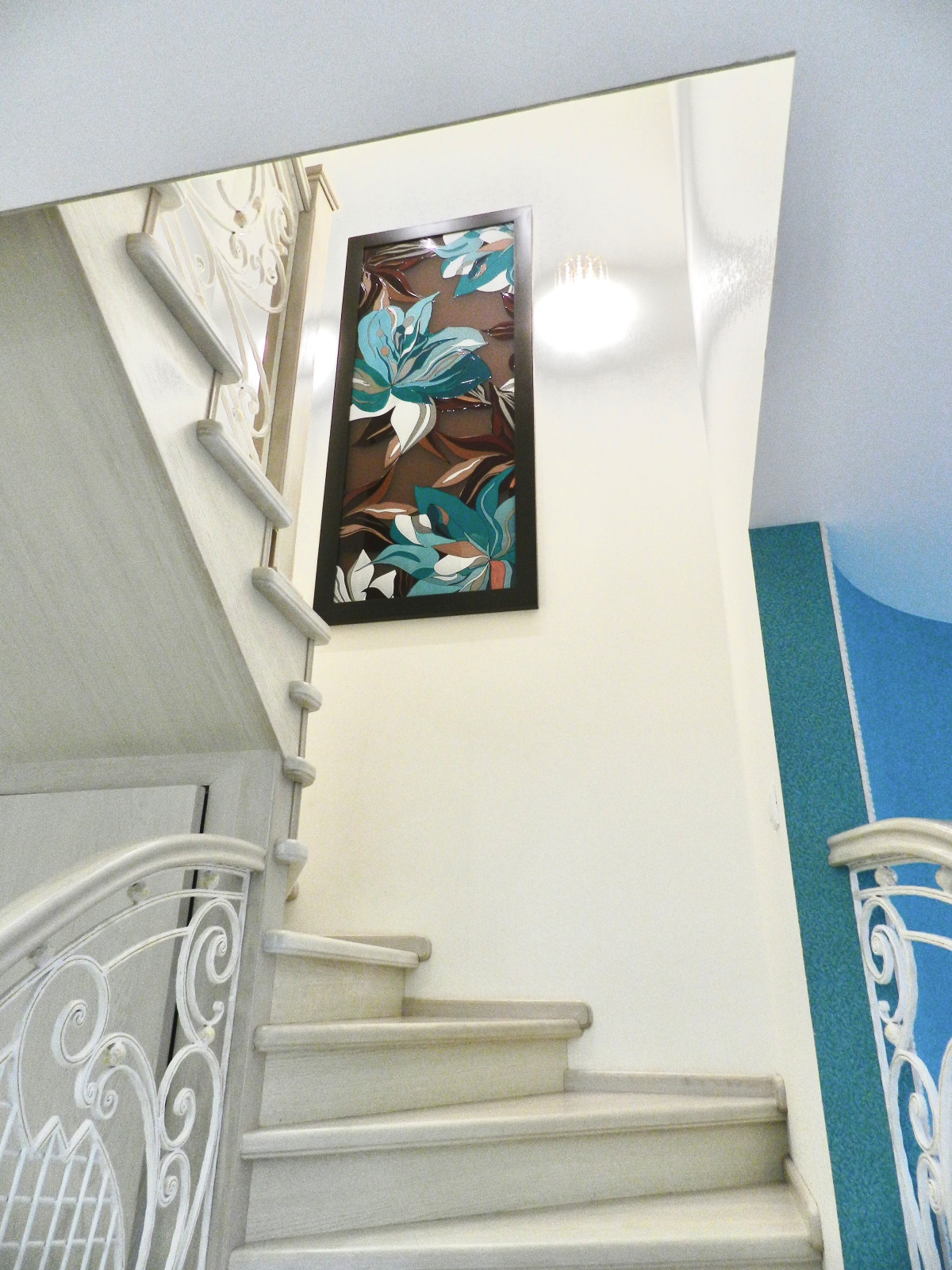 Ярки краски в современном мире.