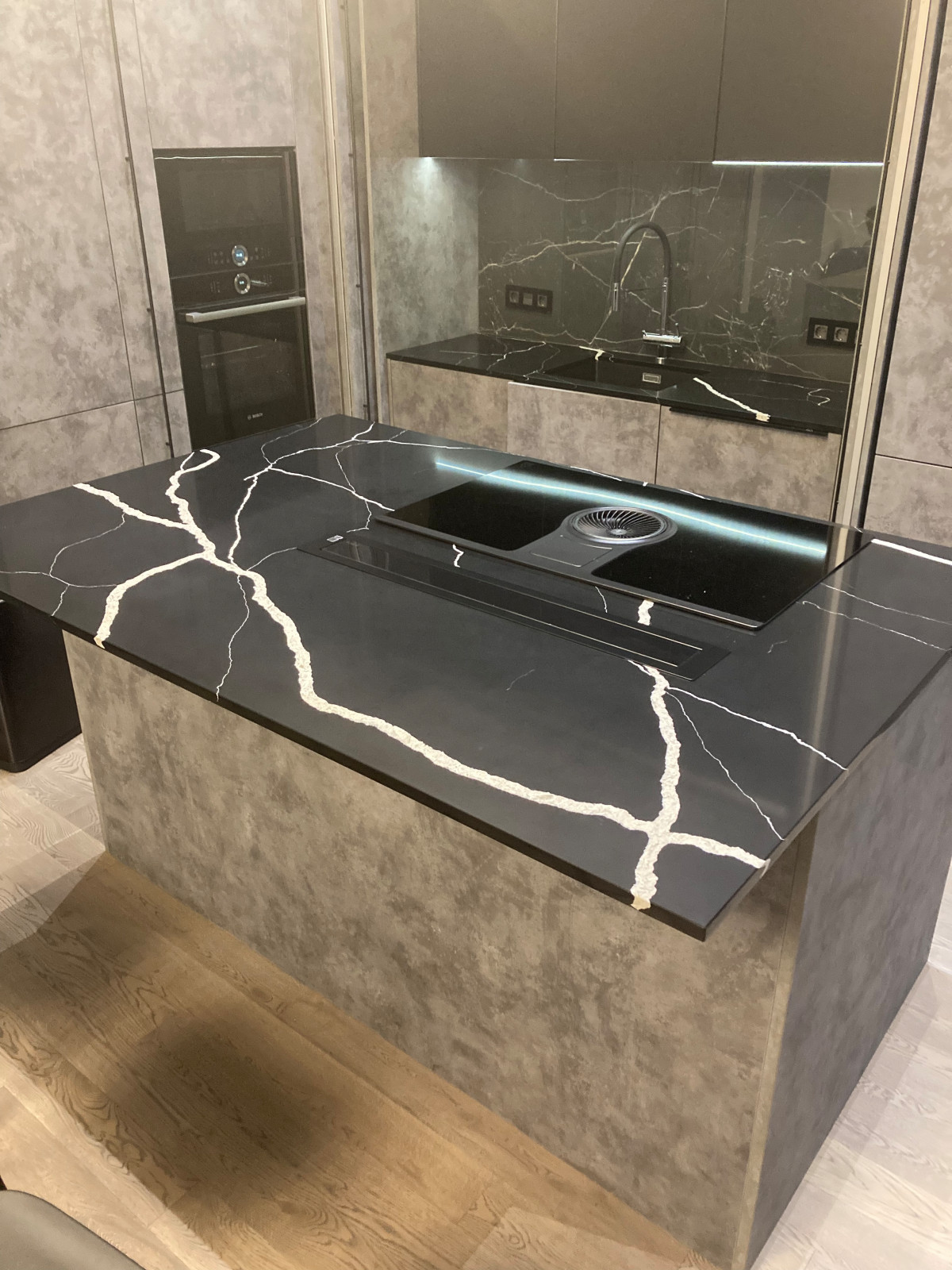 Обложка проекта: Восстановление стола из кварцевого агломерата