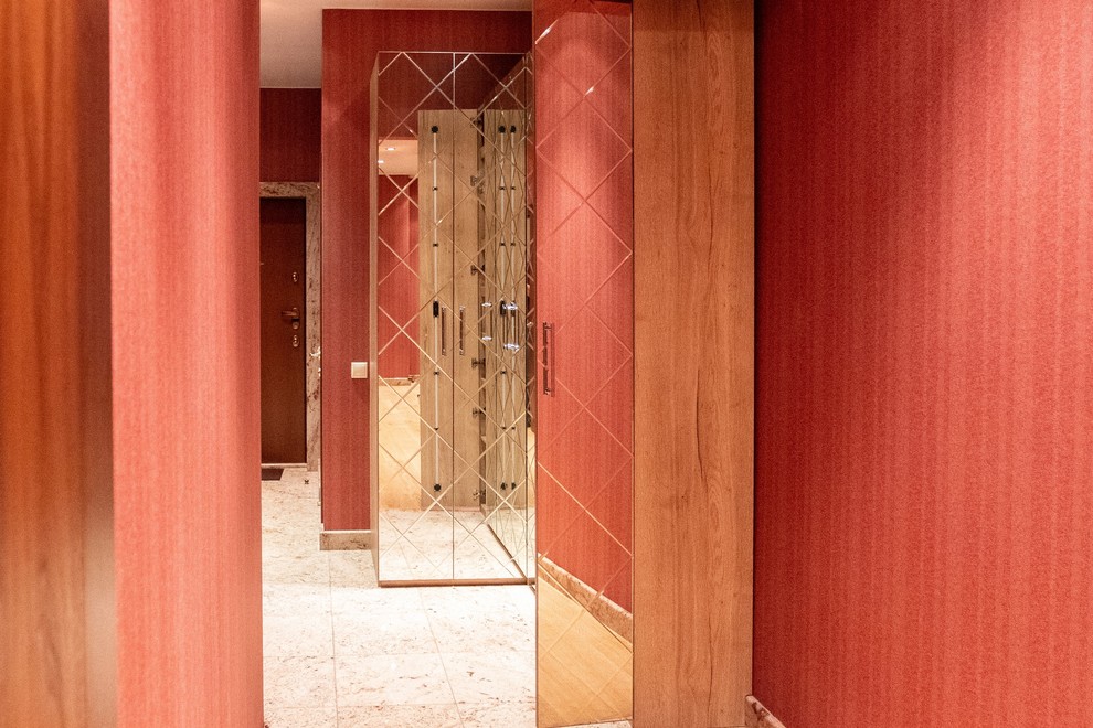 Распашной зеркальный шкаф raumplus