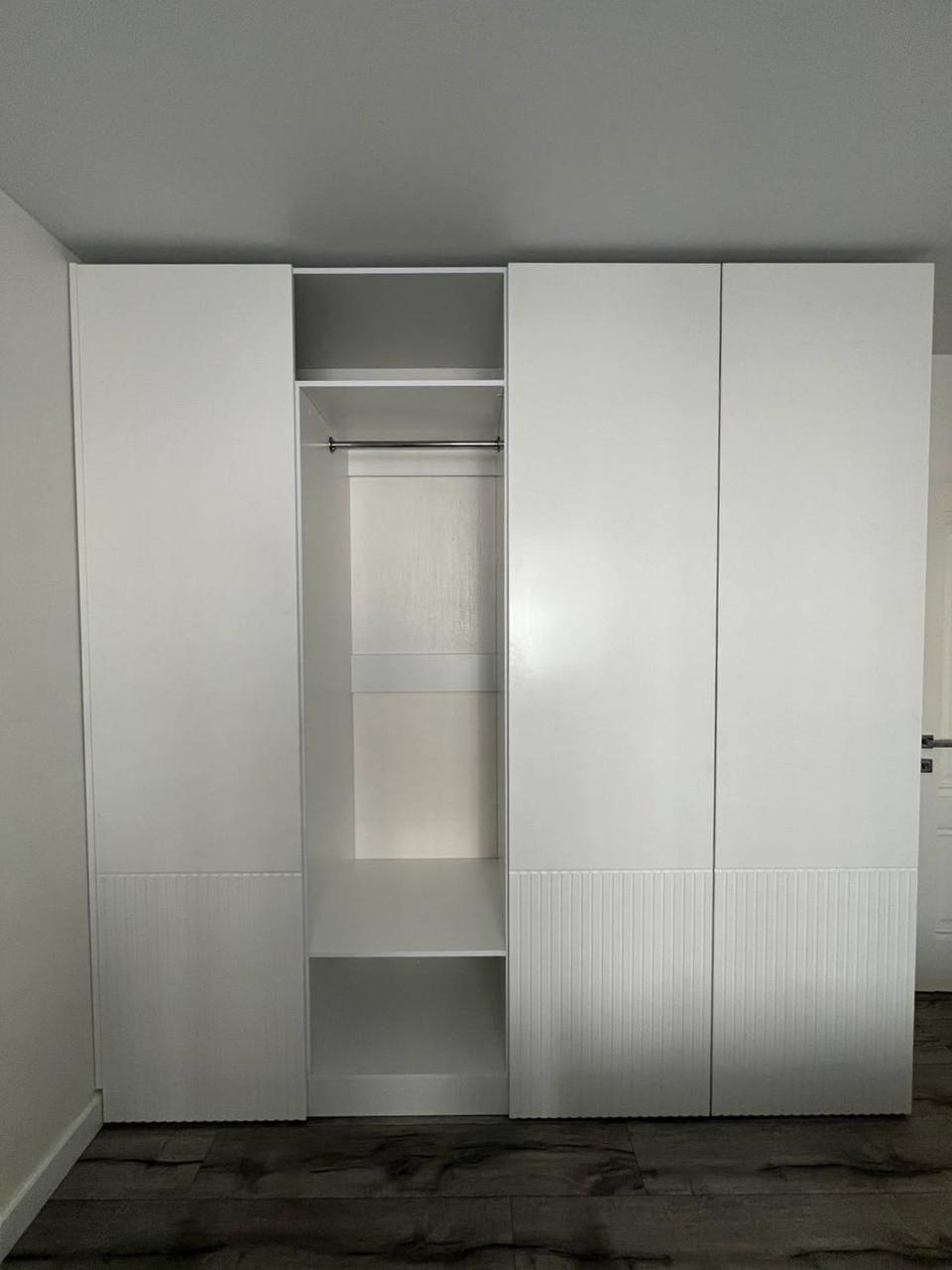 Стильный шкаф (сборка в деталях)