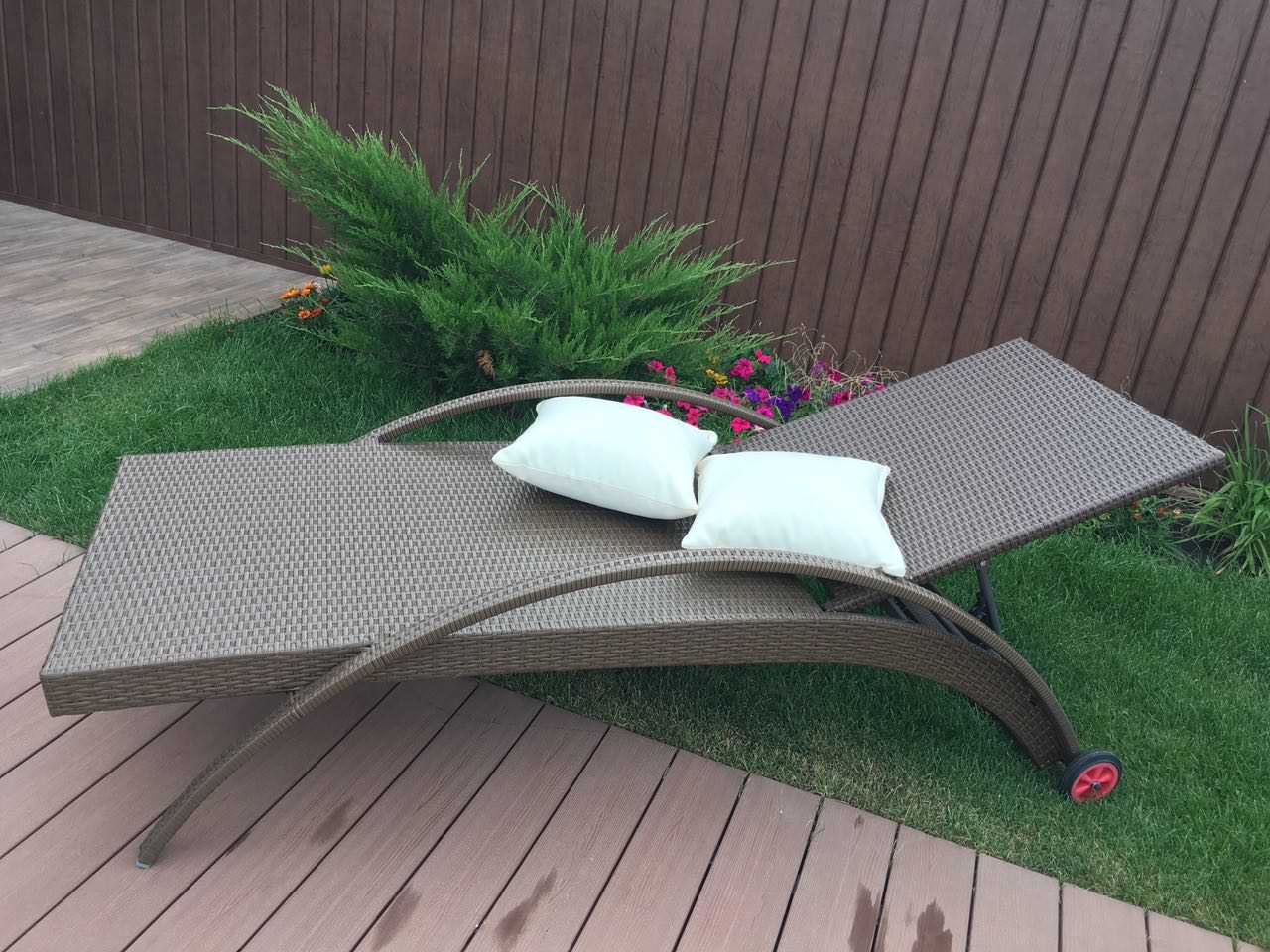 Оснащение зоны отдыха у бассейна