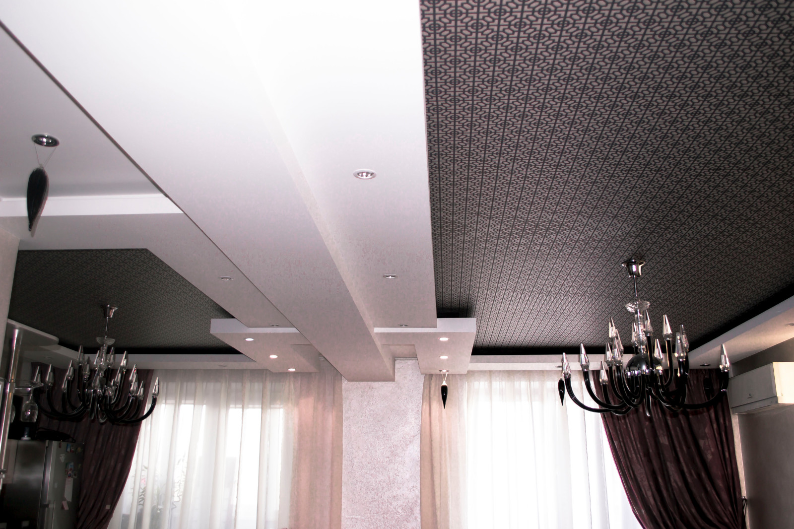 Контрастный дизайн интерьера квартиры