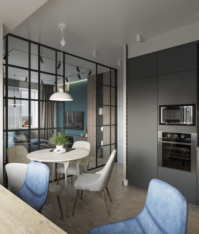 Вид на гостиную и столовую зону.