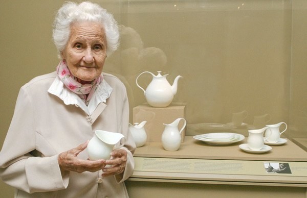 Портрет: Ева Цайзель и ее сервиз для ИФЗ