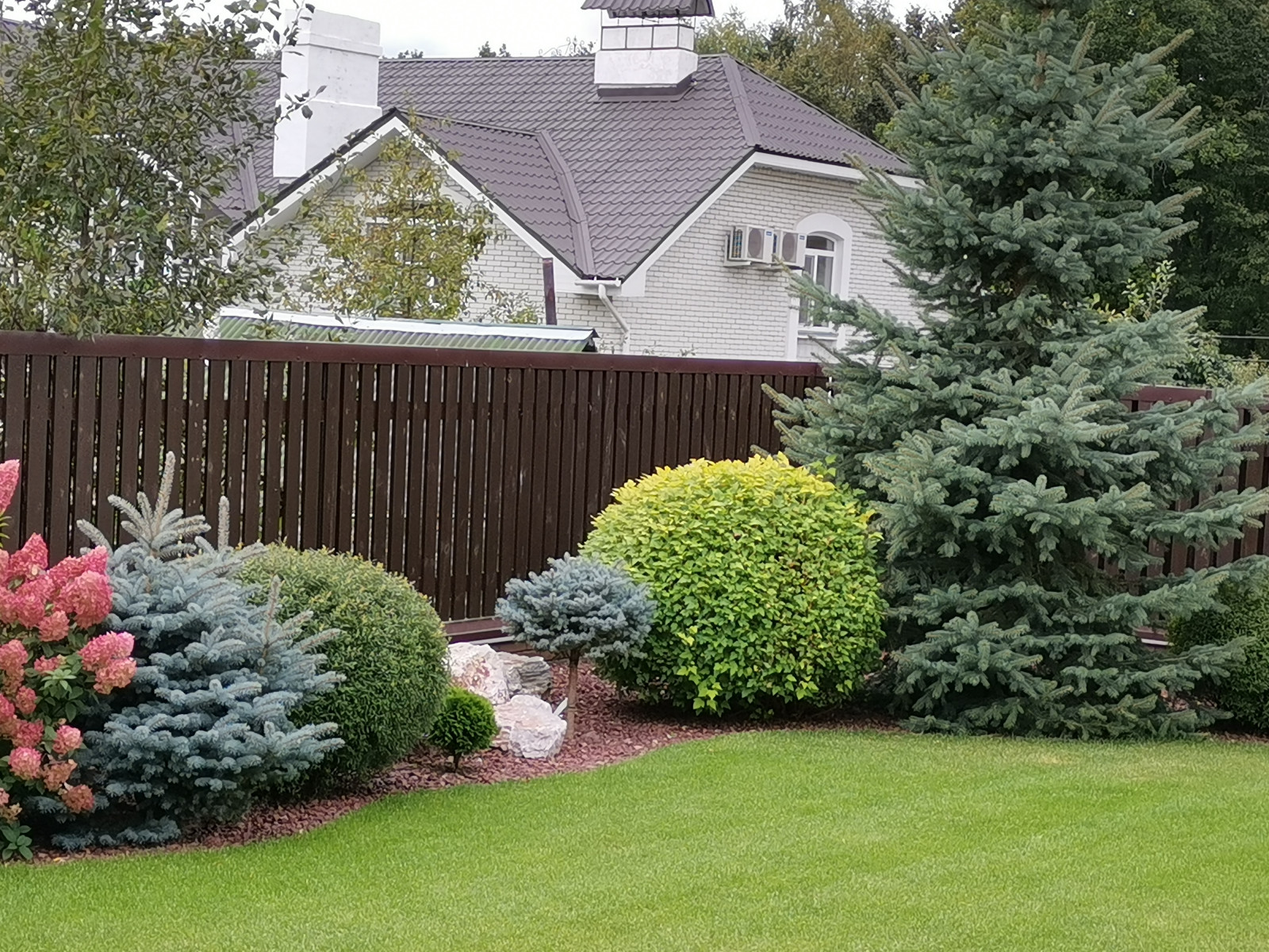 Нагорный - минималистичный сад