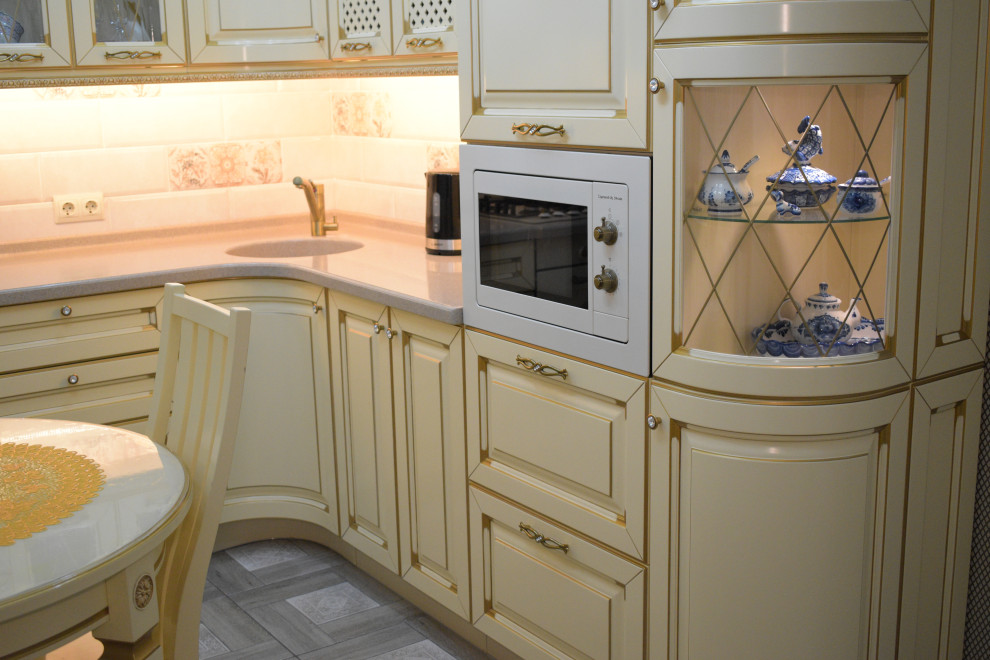 Кухня ЭКО из массива бука с золотой патиной