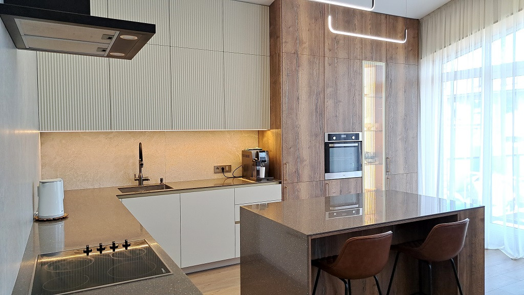 Обложка проекта: Кухня с островом в частном доме