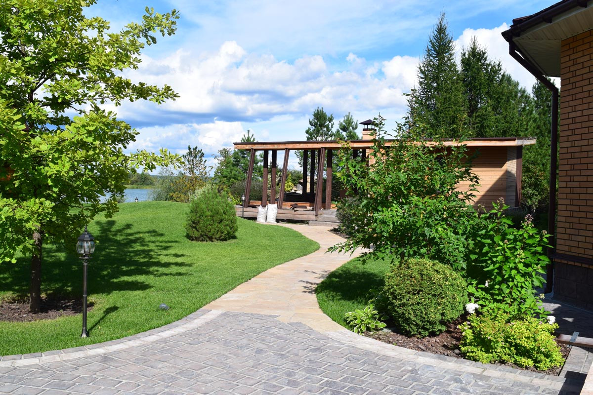 Обложка проекта: "Дом у озера"