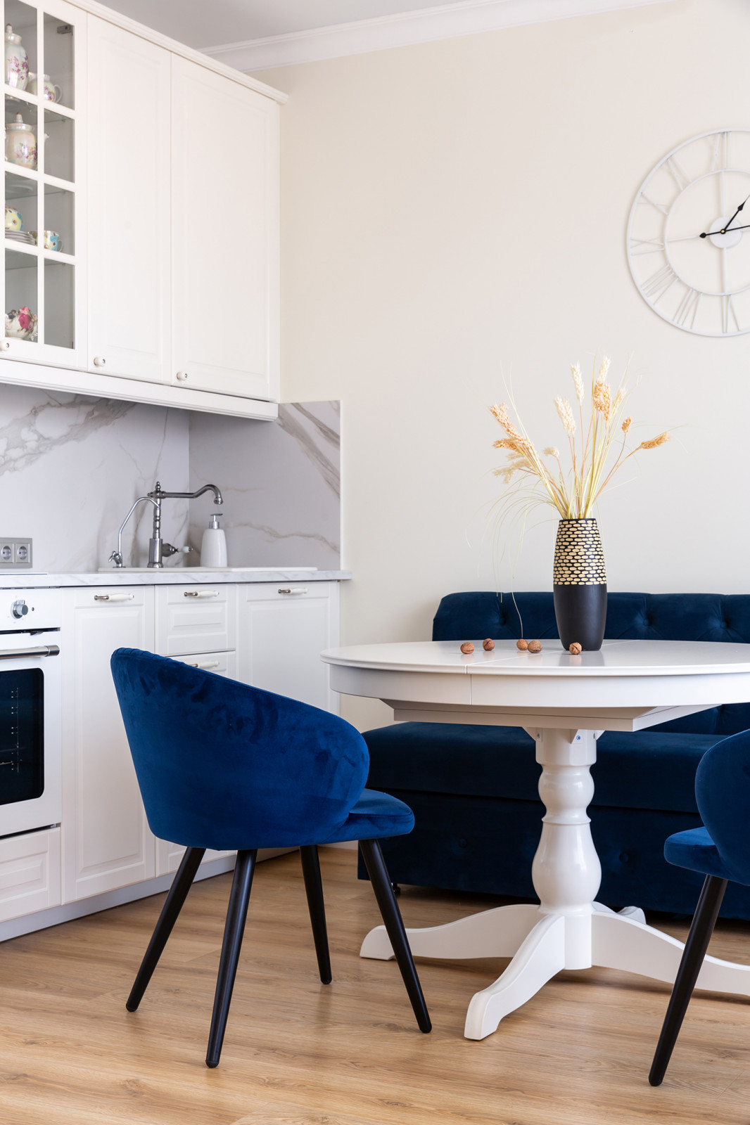 Квартира для родителей с натяжными потолками