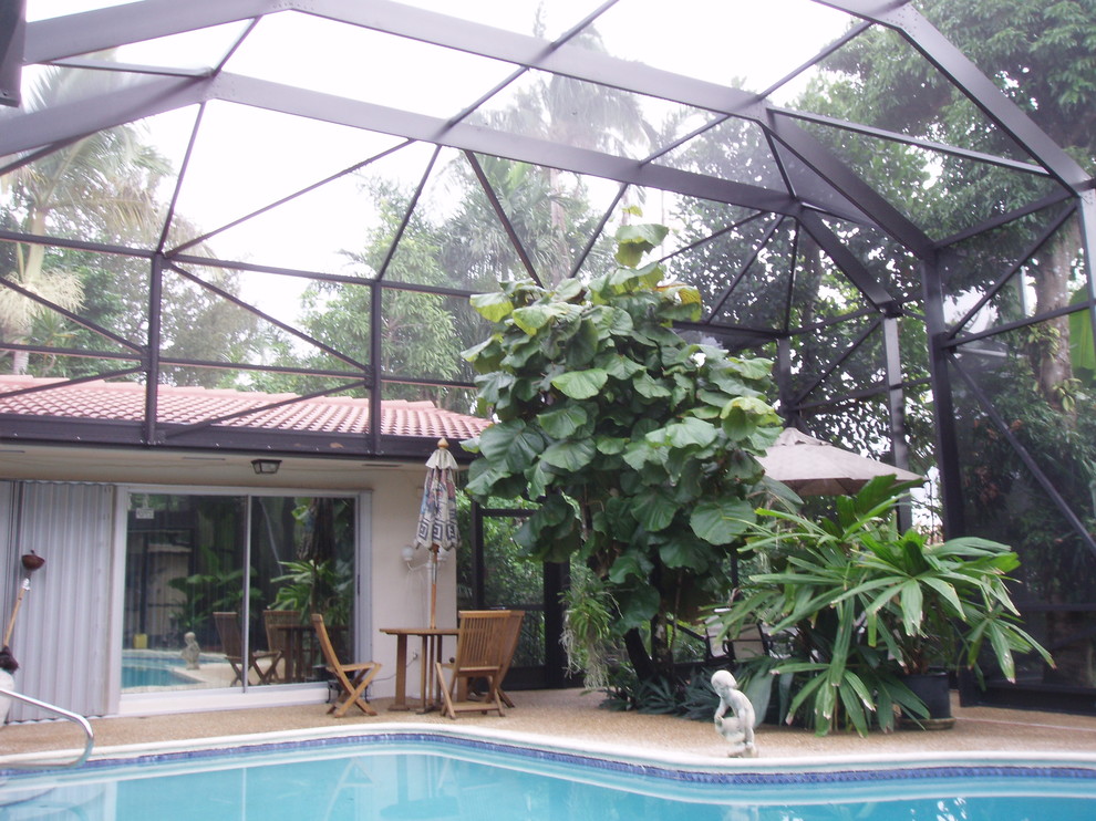 Вольер с навесом из поикарбоната для бассейна и патио