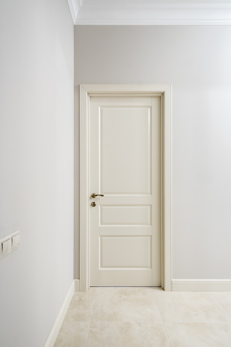 Белые двери Леон в интерьере