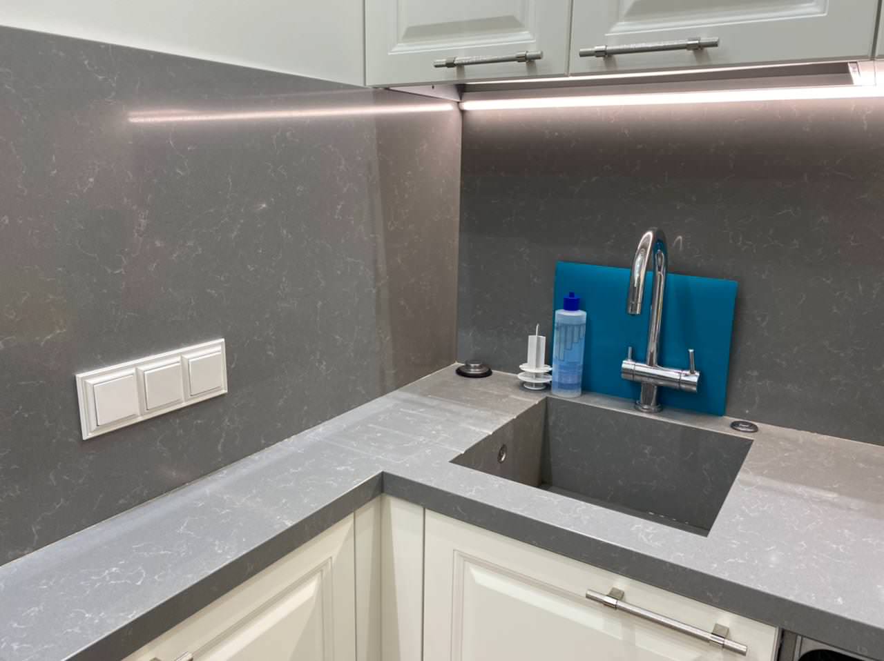 акцент на изумрудный