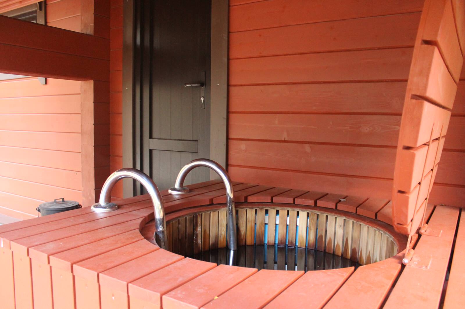 Отделка дома и бани из клееного бруса