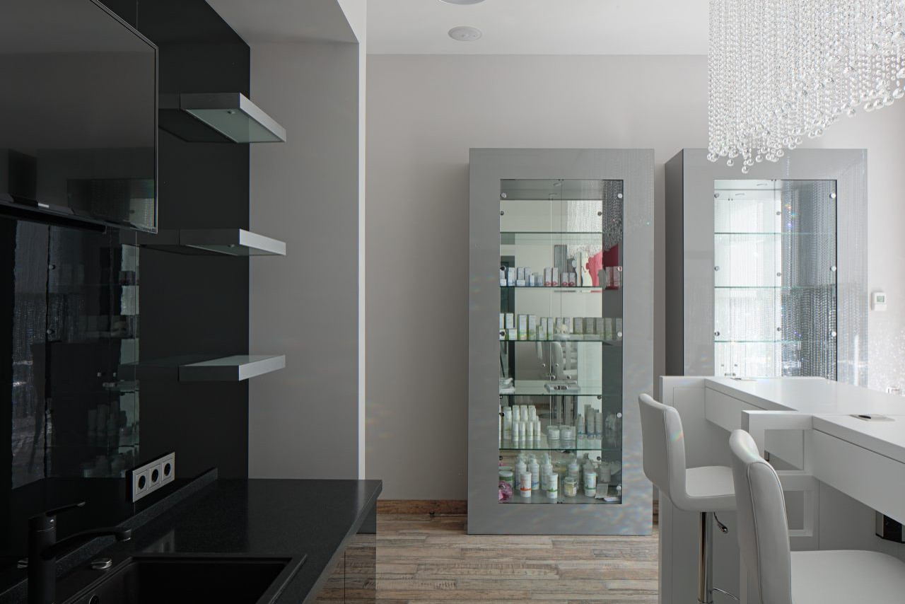 Салон "Crystal Line & Beauty"