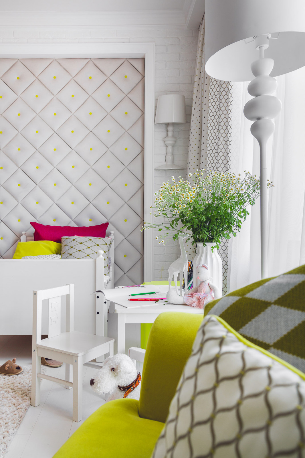 LET'S DRINK CHAMPAGNE AND DANCE ON THE TABLE