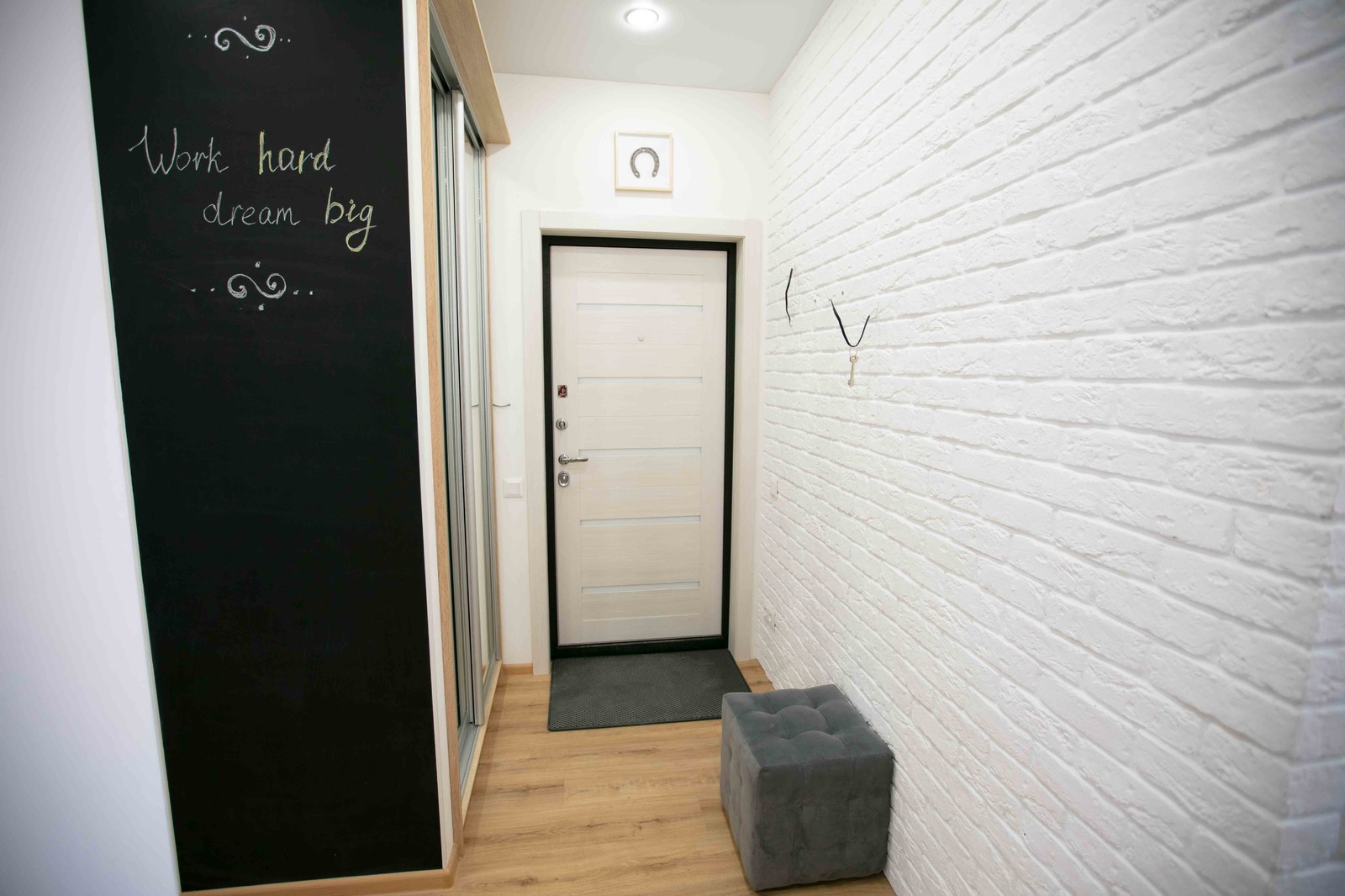 Обложка альбома: дверь