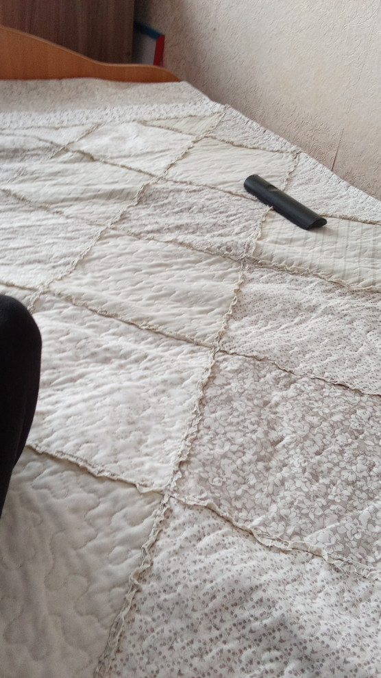 Обложка проекта: кровать