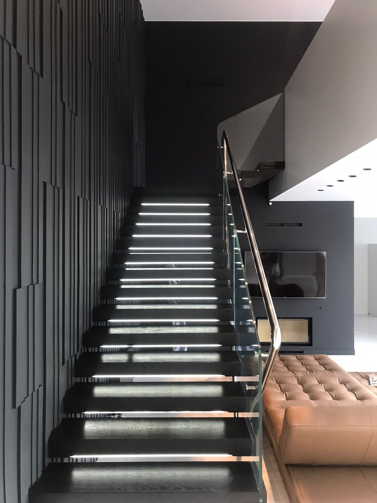 На контрасте