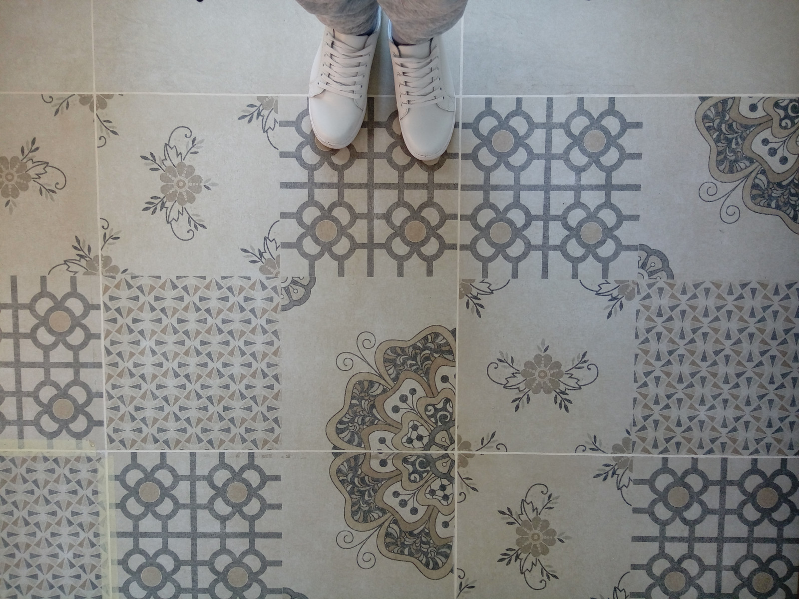 Обложка проекта: Кафель и ламинат. Стык в стык. Без порожков.