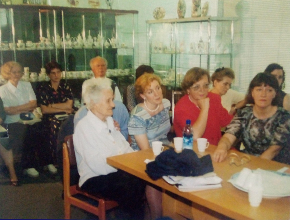 Портрет: Ева Цайзель и ее сервиз для ИФЗ