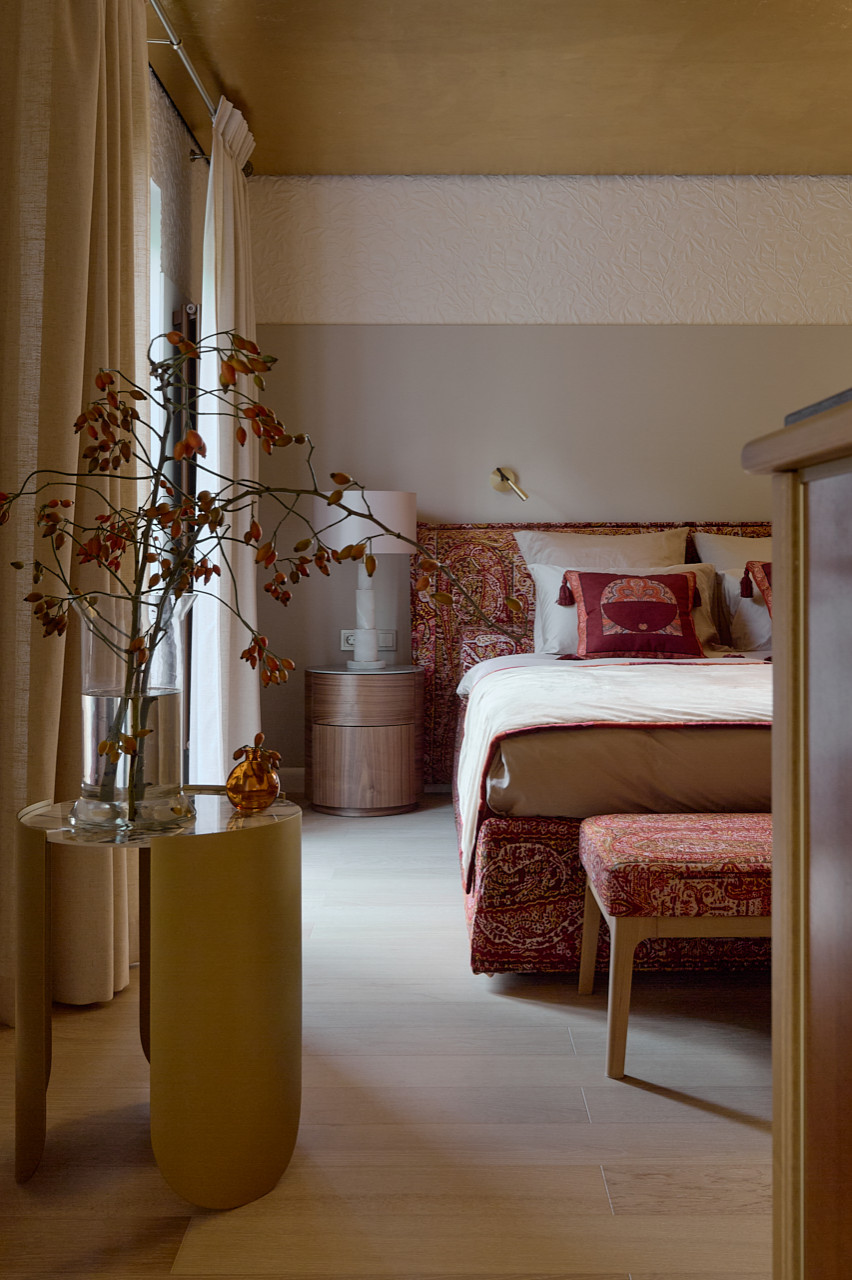 Мастер-спальня в розовом золоте