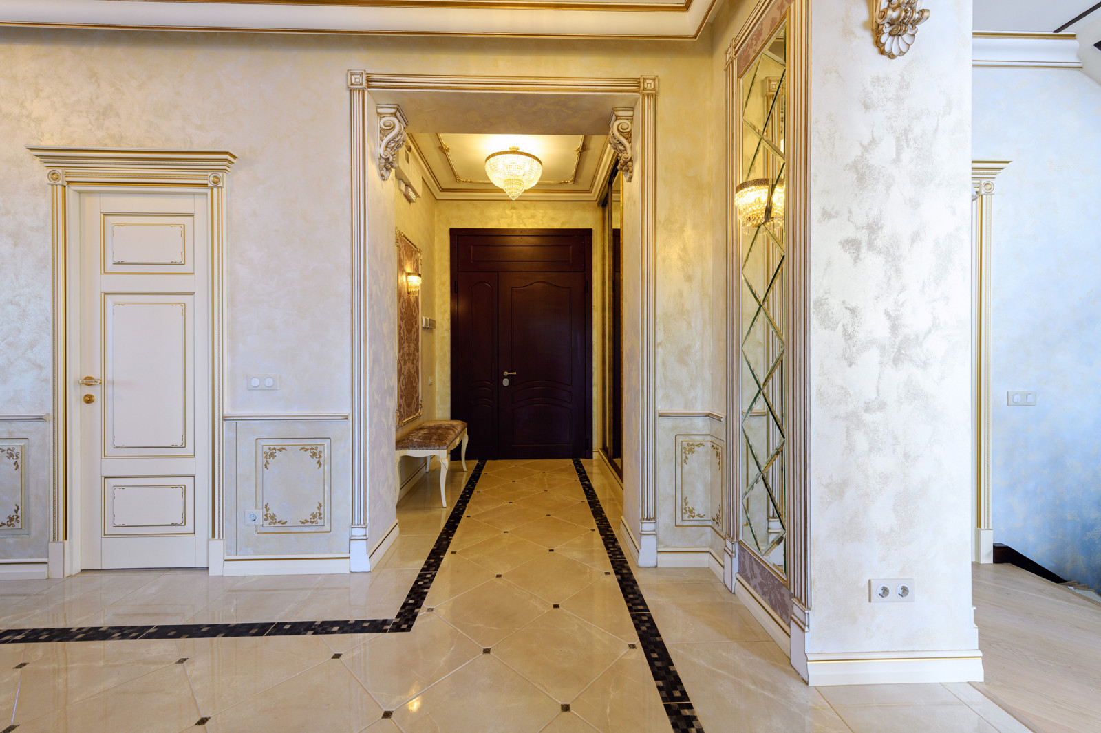 прихожая,холл в загородном доме