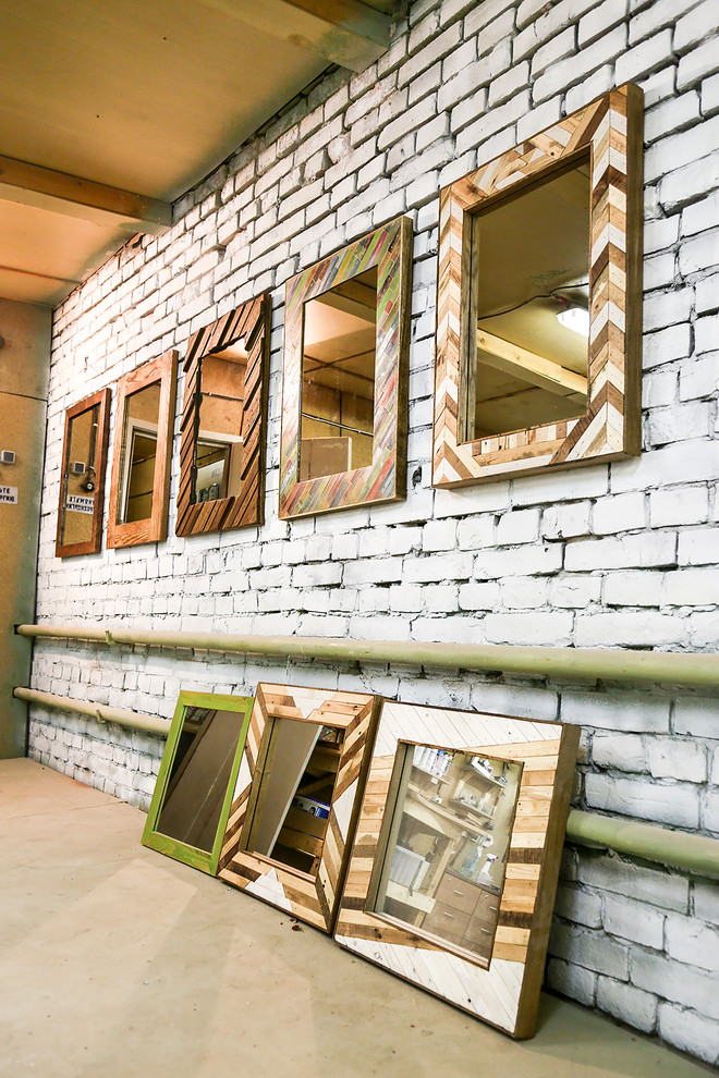 Портрет: Антон Коротков — кудесник зеркал и панно