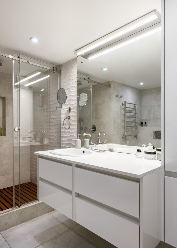 Белая мансардная квартира в историческом центре Петербурга