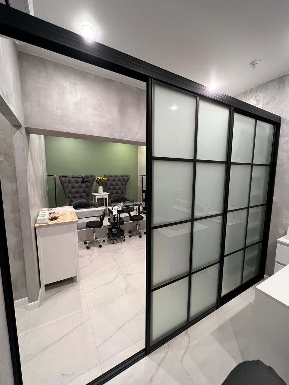 Лофт перегородка в салон красоты