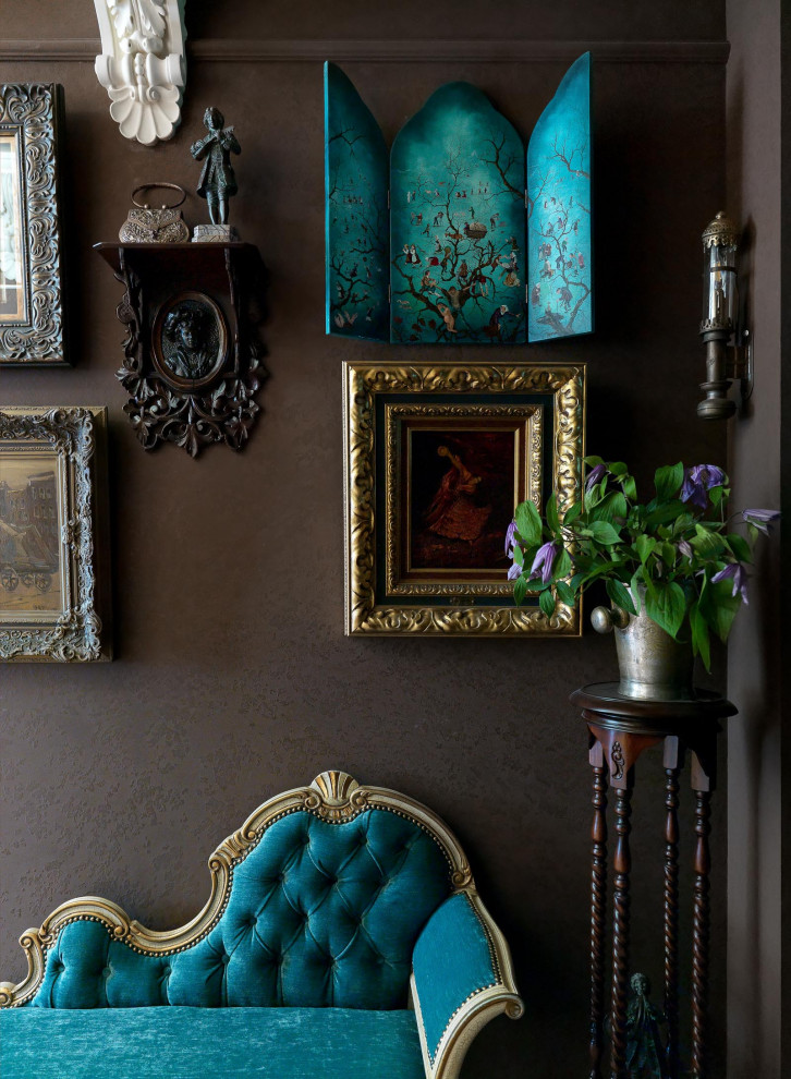 КВАРТИРА С АНТИКВАРНОЙ МЕБЕЛЬЮ (90 М.КВ) И ПРЕДМЕТАМИ ИСКУССТВА