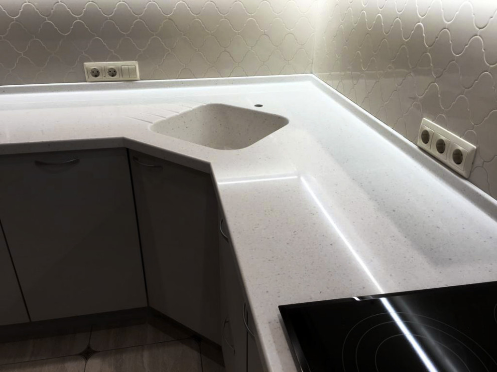 Кухонная столешница с мойкой из искусственного камня Hi-Macs