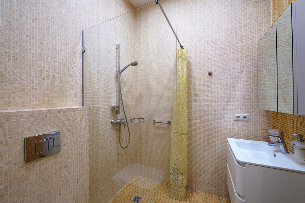 Художественная сборка панно из мозаики