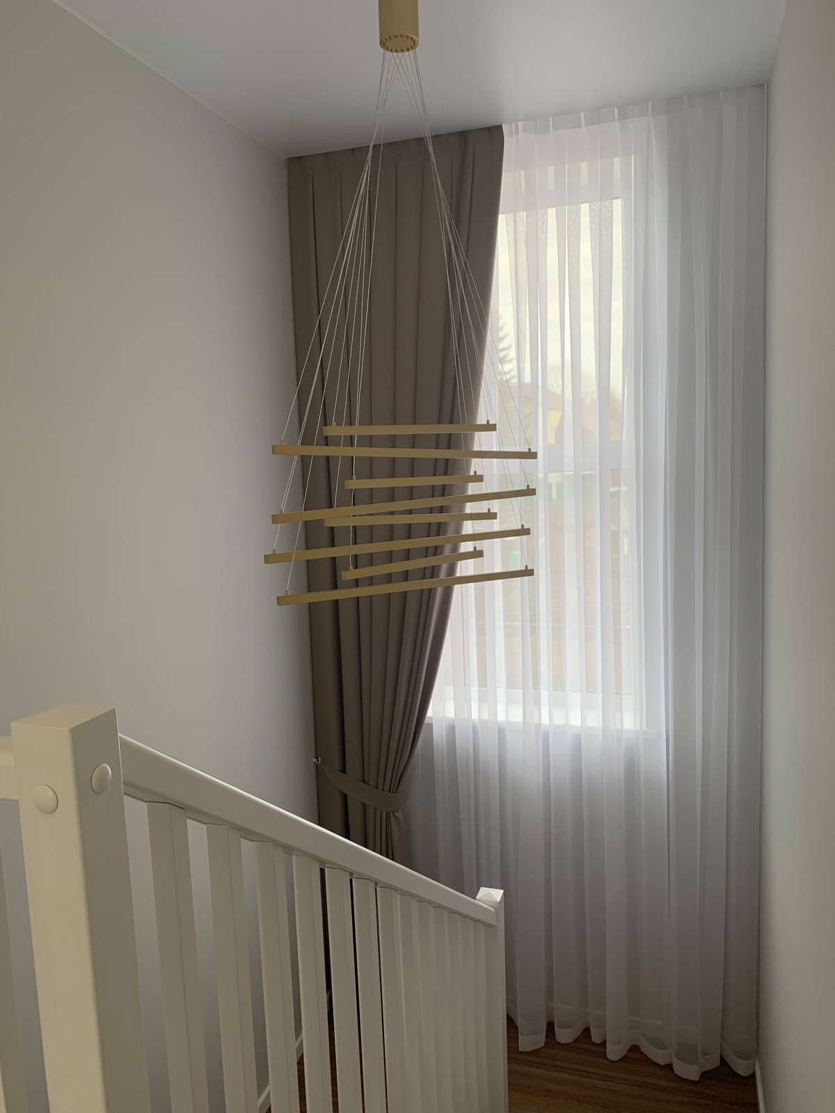 Шторы и Тюль для лестничного пролёта. Тюль из Вуали, с мягким рассеиванием дневн