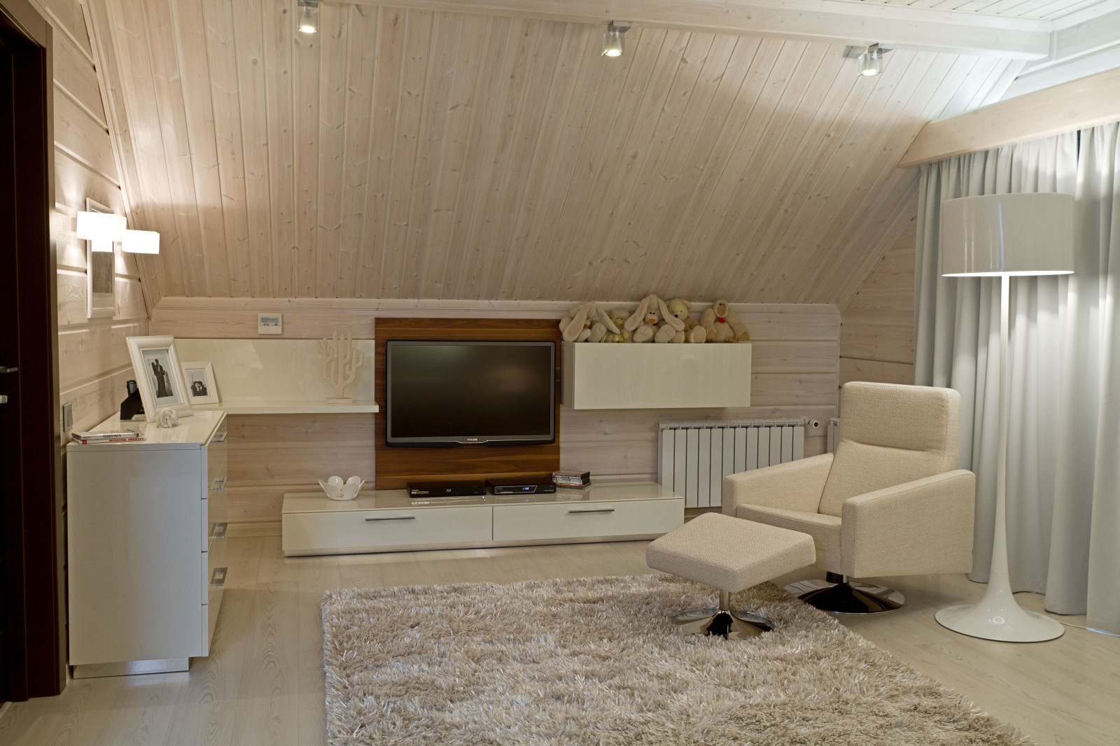 Деревянный коттедж " В зеркальном отражении"